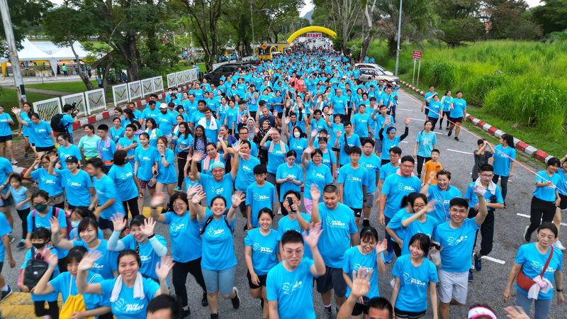 Run for Peace participants in blue shirts running together